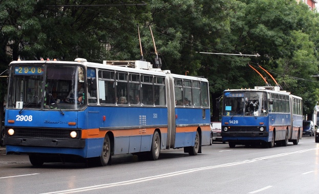 Крадци задигнаха 250 метра медни проводници по бул България в