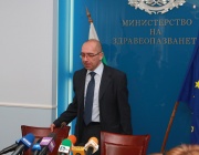 Управляващите гасят пожар с бензин в здравеопазването 