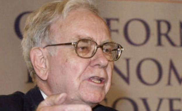 Милиардерът Уорън Бъфет продава своята компания BH Media Group и