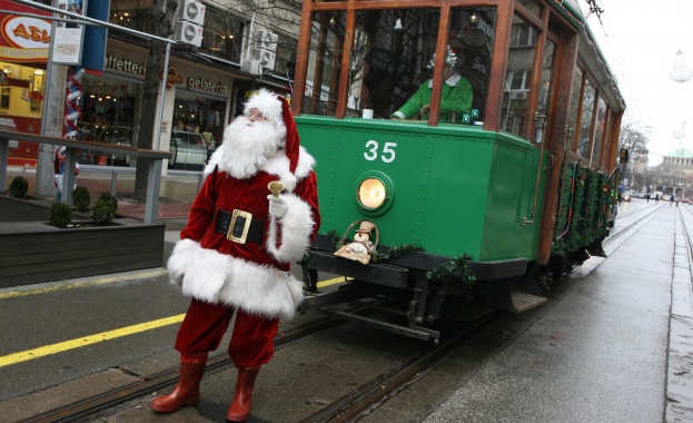 Истории на деца и на възрастни хора от домове трогнаха