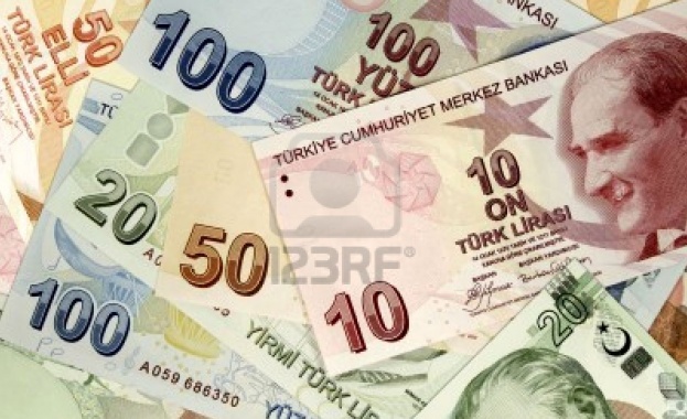 Недекларирани 333 200 турски лири в дамска чанта на българска