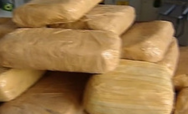 Около 500 килограма е задържаният преди дни кокаин импрегниран в