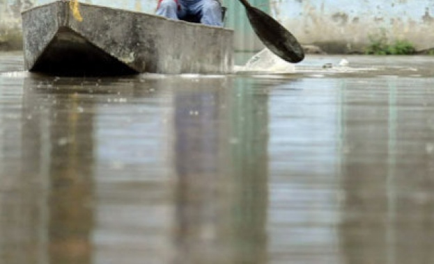 Обилни дъждове заляха части от Източна Австралия като предизвикаха наводнения