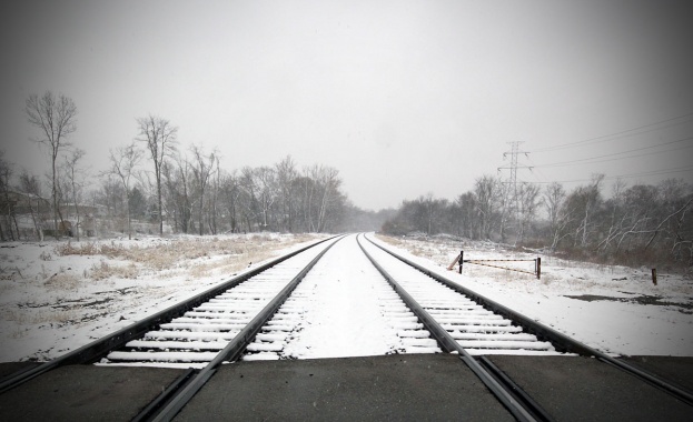 Най малко 1900 души бяха принудени да прекарат нощта във вагоните