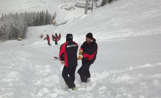 Военни помагат в подготовката за Световната купа по ски в Банско  