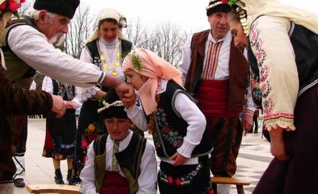 Българската православна църква почита църковния празник Неделя Сиропустна наричан от