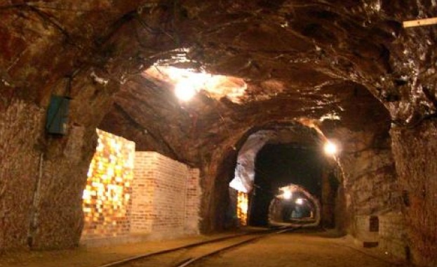 Една година и 3 месеца не са получавали заплати работниците