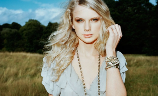 Американската изпълнителка Тейлър Суифт оглави класацията на сп Форбс за