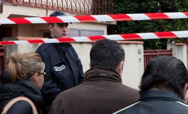 Кола се вряза в две спирки във френския град Марсилия