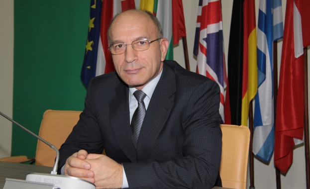 Емил Христов от ГЕРБ е новият зам.-председател на парламента. В