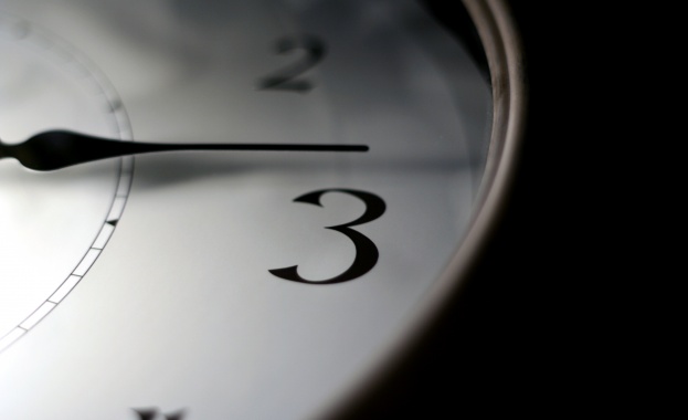 В неделя преминахме към лятното часово време Промяна с час