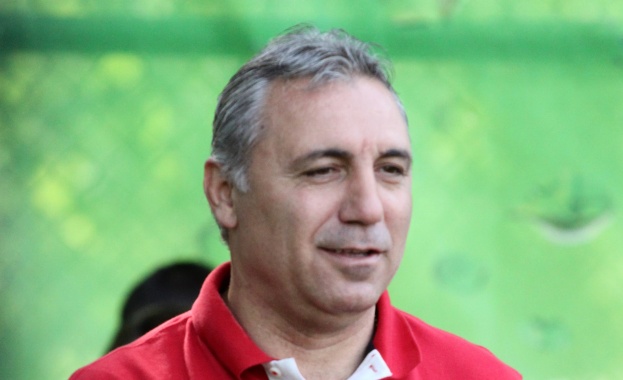 Куп футболни величия ще пристигнат в Стара Загора за сблъсъка