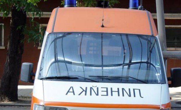 Автомобил с румънско семейство е самокатастрофирал на АМ Тракия в