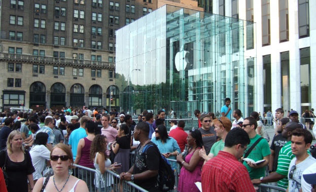 Apple ще ползва само зелена енергия за основния си център за данни  