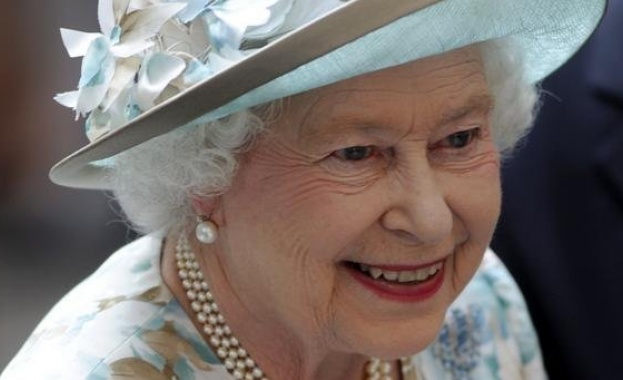 Британската кралица Елизабет II няма да се отказва от престола