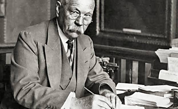 475 г Ромул Августул е провъзгласен за римски император 802