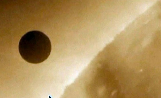 Непонятни петна с тъмен цвят, открити на повърхността на Венера,