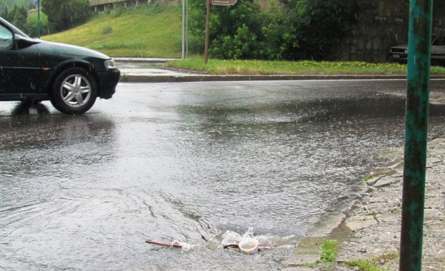 Шест общини от Врачанска област останаха без ток заради силната