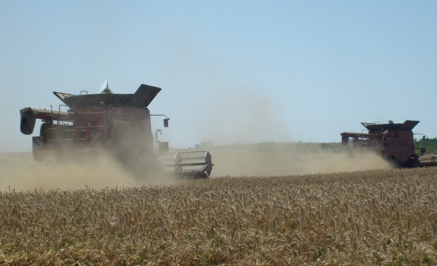 Инцидент с комбайн изпрати 54 годишния му водач в болница