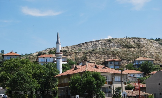 Мюсюлмански духовници масово напускат България заради неплатени възнаграждения съобщава БНР