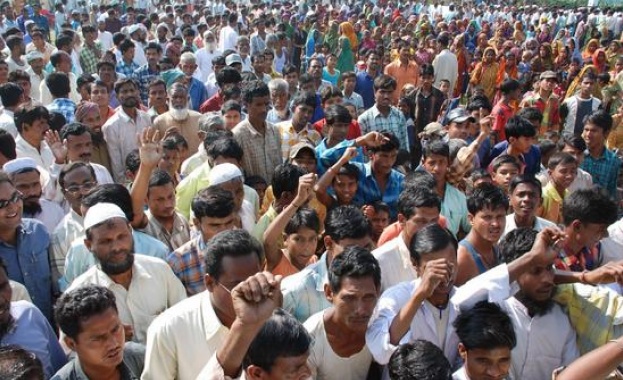 Двама души бяха арестувани в предградията на Делхи след като