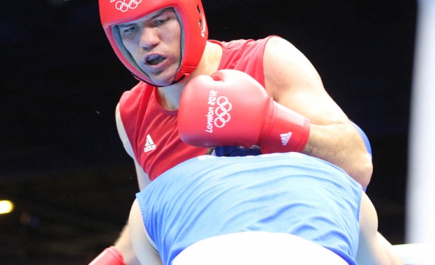 Българският боксьор Тервел Пулев записа голяма победа над американеца Дешон