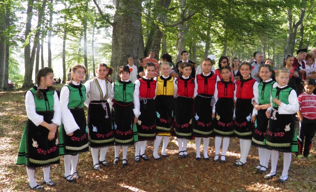 В деня на българския фолклор 22 юни над 4