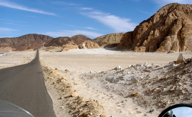 Терористичната групировка Ислямска държава заплашвала да взриви джамията Ал Рауда