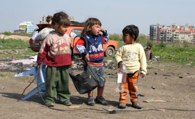 25 годишна жена майка на 6 деца преби социален работник