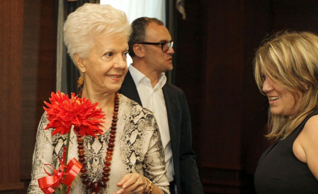 Райна Кабаиванска празнува своя 85 и рожден ден ден Тя е
