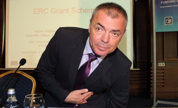 Сергей Игнатов е роден през 1960 г Завършва специалността Египтология