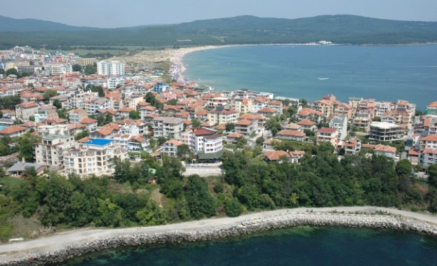 Пет от най популярните заведения в центъра на Приморско са запечатани