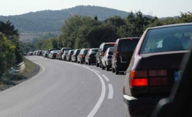 Над 10 километрово задръстване се е образувало на автомагистрала Тракия край