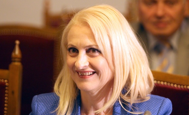 Хората които пишат ЕГН то си в различни приложения в интернет