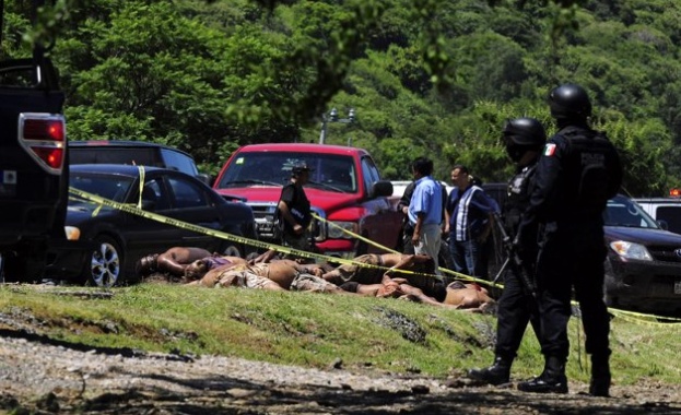 Над 340 тайни масови гроба с останките на стотици хора