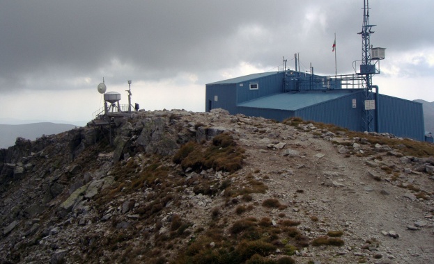 Продължават протестите на служителите в Националния институт по хидрология и