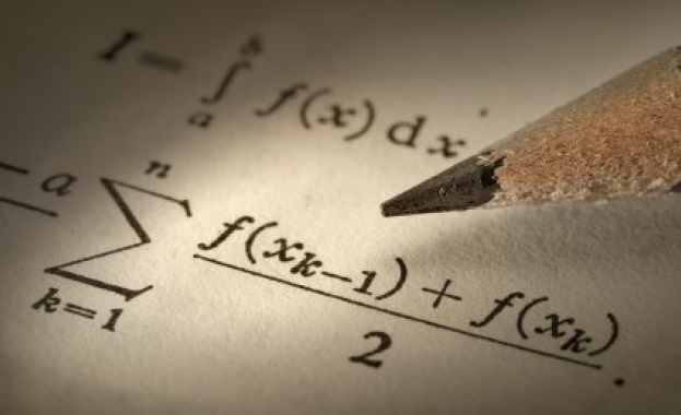 Ученикът от старозагорската Природоматематическа гимназия Гео Милев Теодор Танков е