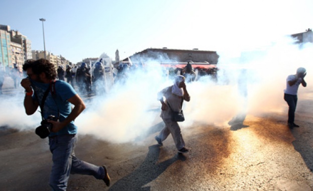 8 души са били ранени при експлозия на бомба в