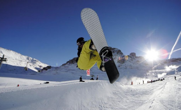 Спасиха сноубордист след паднала лавина извън пистите в Банско Това