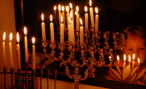 От днес евреите по целия свят започват да празнуват Ханука