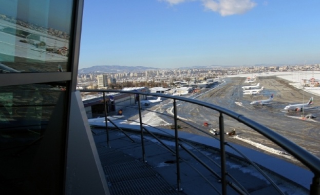 Самолет Боинг 737 800 на израелските авиолинии Ел Ал кацна аварийно