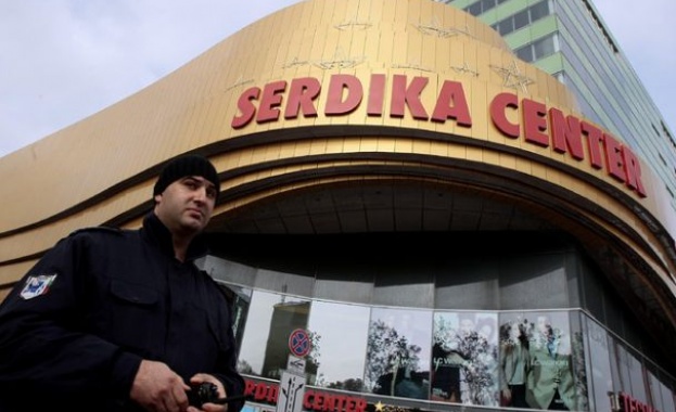 Сигнал за бомба евакуира столичния МОЛ Сердика Сигнал за бомба