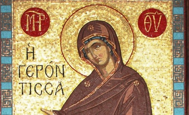 Освен дрехата на пресвета Богородица между останалите вещи се запазил