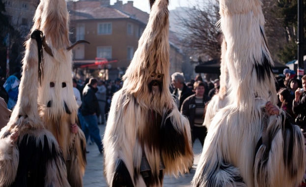 Перник е домакин на Международния фестивал на маскарадните игри Сурва