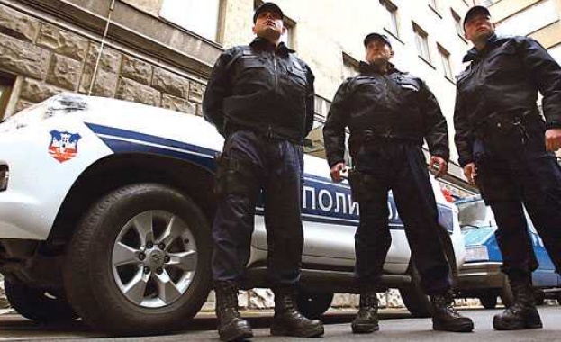 В автобус на градския транспорт в Белград избухна експлозия и