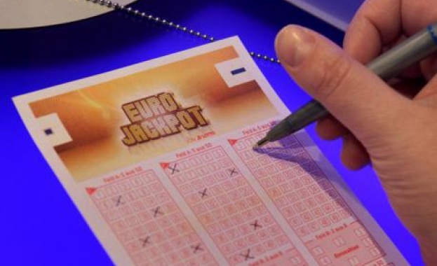 Двама жители на Финландия спечелиха рекорден джакпот от националната лотария