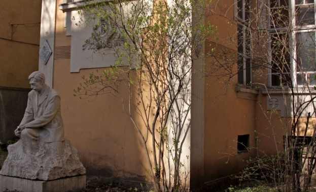 Министър Боил Банов трябва на всяка цена да участва в