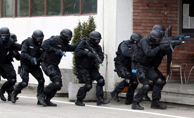 Барети атакуваха няколко адреса в Бургас и София Извършени са