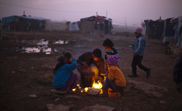 Всеки ден в света умират около 15 хил деца под