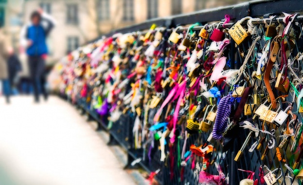 Спойката която държи всички взаимоотношения заедно включително между лидера